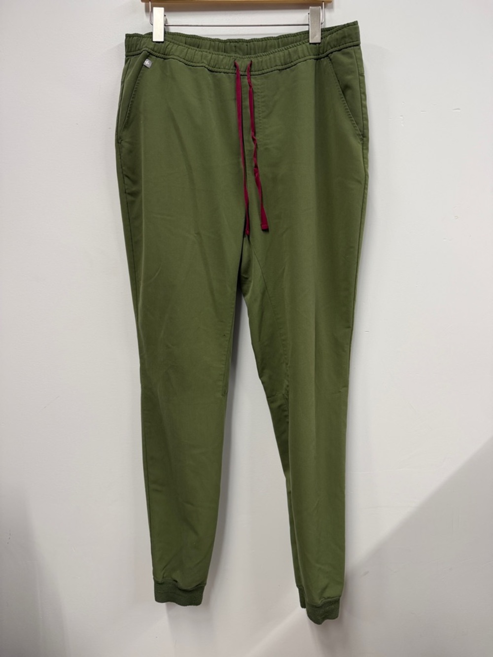 FIGS Tansen Jogger Scrub Pants for Men in Olive Green XL